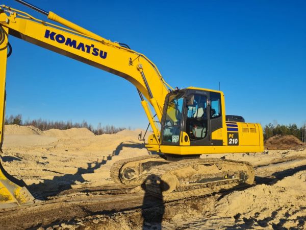 Услуги гусеничного экскаватора Komatsu в Нижнем Новгороде